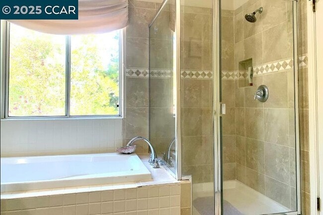 Building Photo - 1576 Silverwood Ct