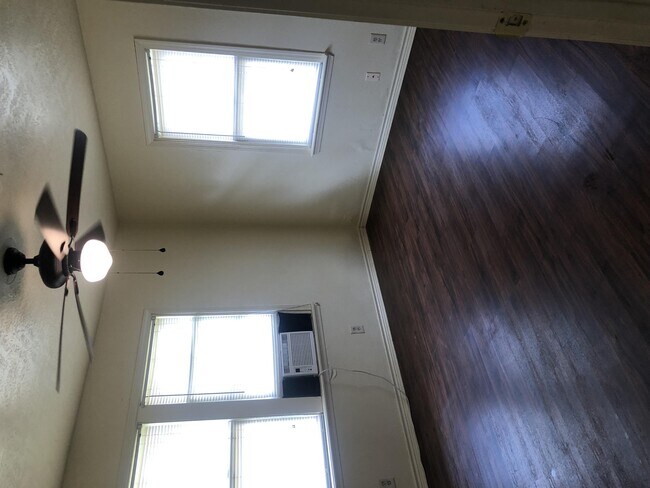 Building Photo - 2003 Seattle Ave