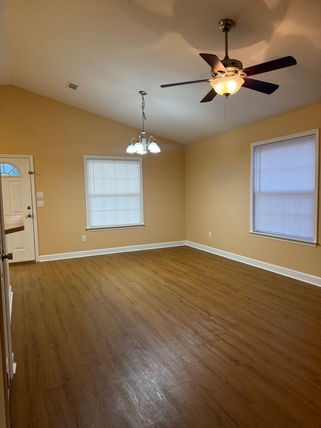 Building Photo - Updated 3 Bedroom House for Rent in Wakulla Gardens