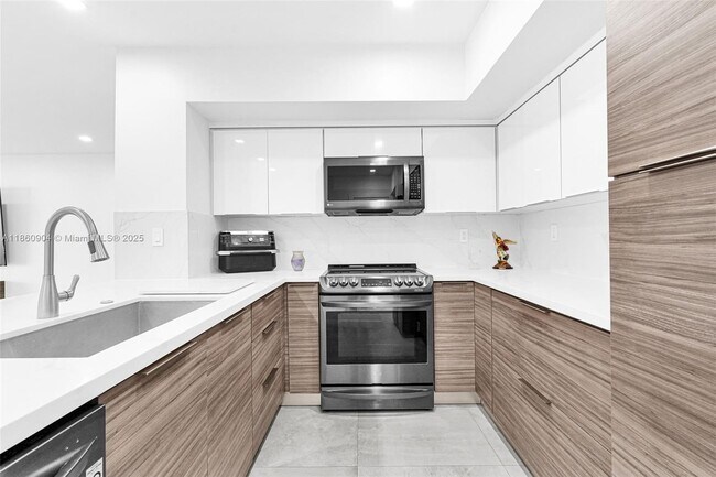 Building Photo - 15547 Braemar Ct