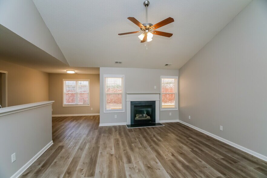 Building Photo - 225 Comet Ct