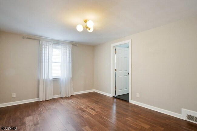 Building Photo - 114 Henshaw Ave