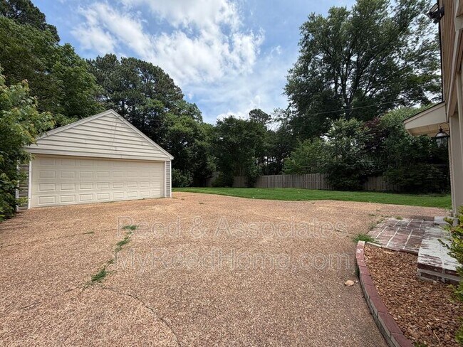Building Photo - 2520 Moore Rd