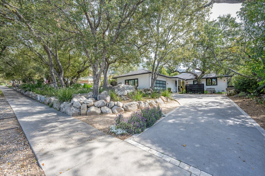 Building Photo - 2152 Grand Oaks Ave