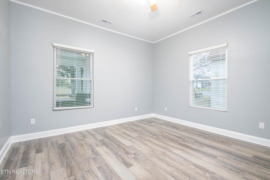 Building Photo - 224 E Quincy Ave