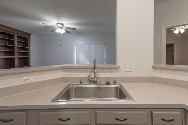 Building Photo - 2 Bedroom Condo In Guard Gated Summerlin C...