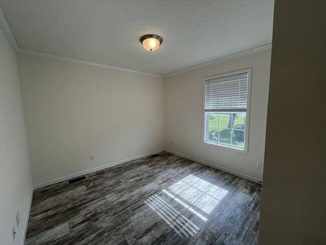 Building Photo - 165 Millwood Rd