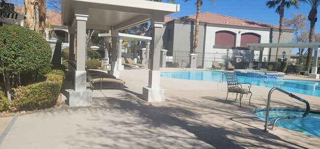 Building Photo - GATED SEVEN HILLS 1 BED/1 BATH CONDO