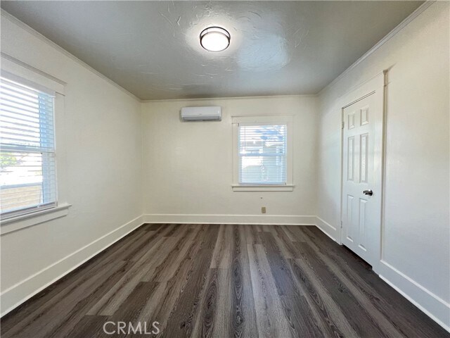 Building Photo - 320 W Lemon Ave