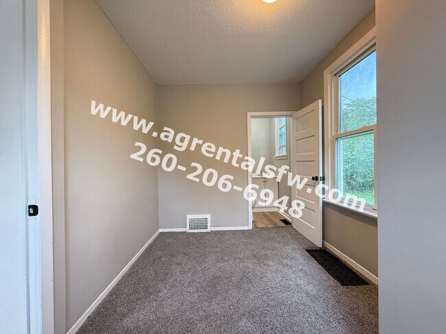 Building Photo - 3207 Dinnen Ave