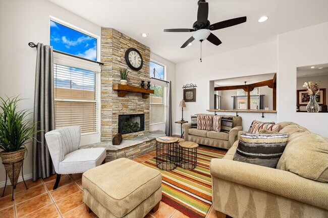 Building Photo - 53845 Avenida Alvarado