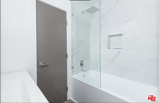 Building Photo - 1261 Laurel Ave