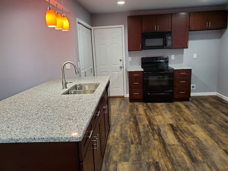 Building Photo - 4025 Colonial Sun Dr