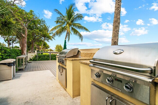 Building Photo - 5600 N Flagler Dr