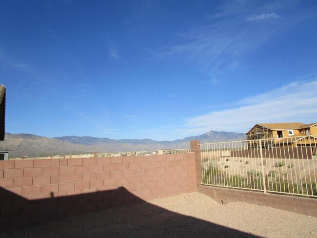 Building Photo - 8015 S Golden Bell Dr