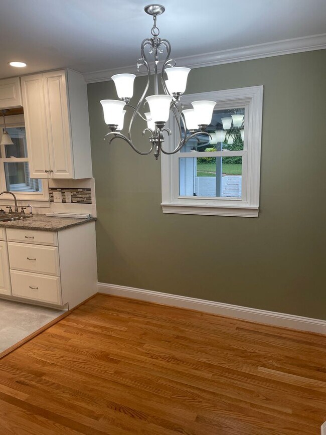 Building Photo - 4 BR 3 BA house on corner lot