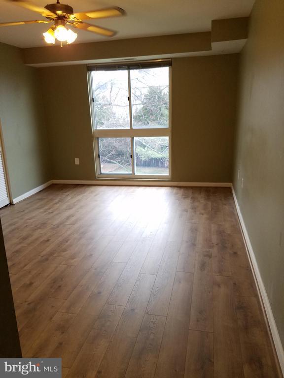 Building Photo - 5600 Bloomfield Dr