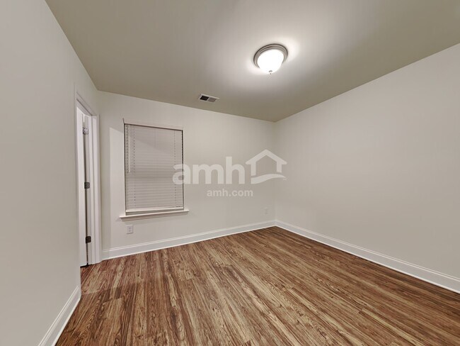 Building Photo - 5045 Hudson Vly Dr