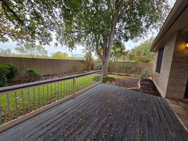 Building Photo - FOR LEASE!!