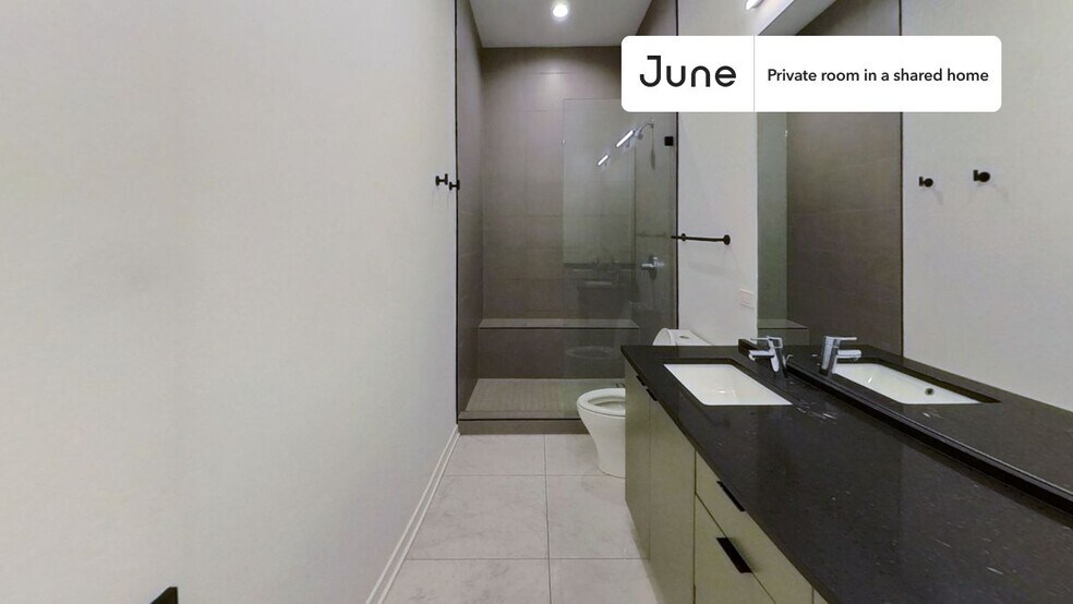 Building Photo - Private bedroom in 4 bed/3 bath Home