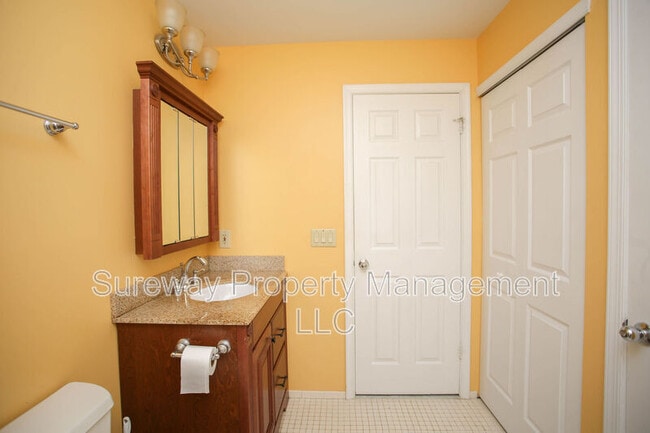 Building Photo - 315 Steeplechase Ct