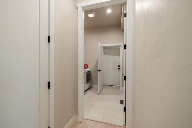 Building Photo - 255 Matterhorn Dr