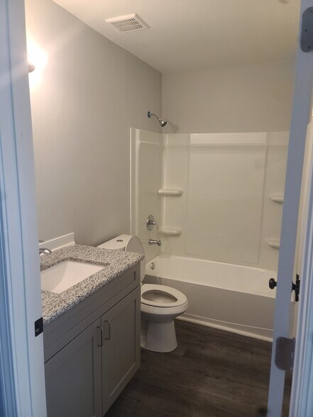 Building Photo - 4985 Catalina Cir