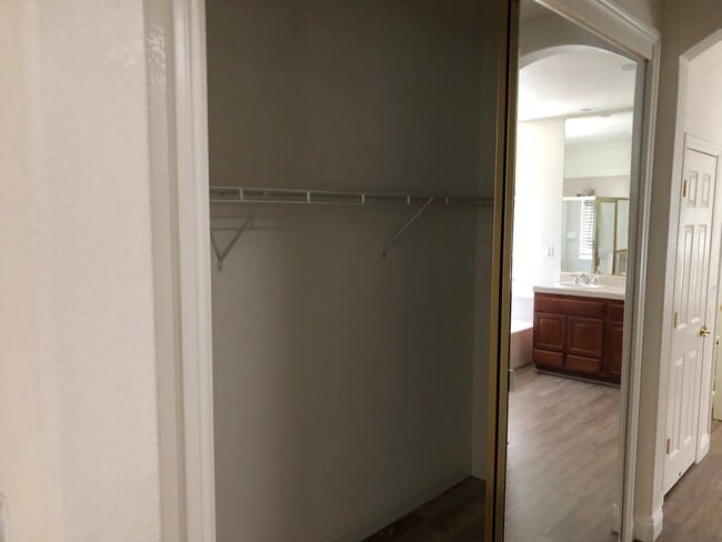 Building Photo - Well Maintained Stoneridge West Village Home!