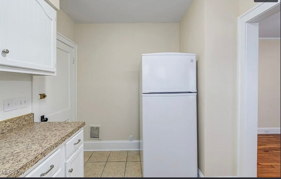 Building Photo - 2085 Chesterland Ave