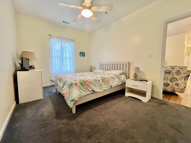 Building Photo - ADORABLE 2 BR, 2 BA CONDO - FURNISHED OR U...