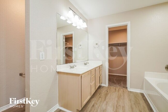 Building Photo - 11235 Forest Pass Ct