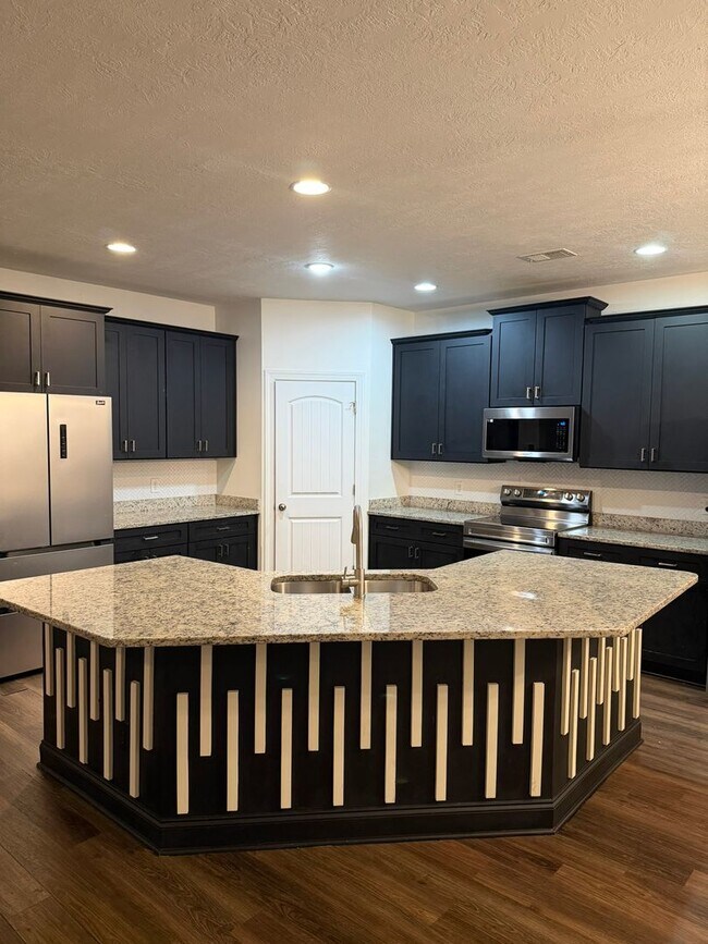 Building Photo - Welcome to your new home!