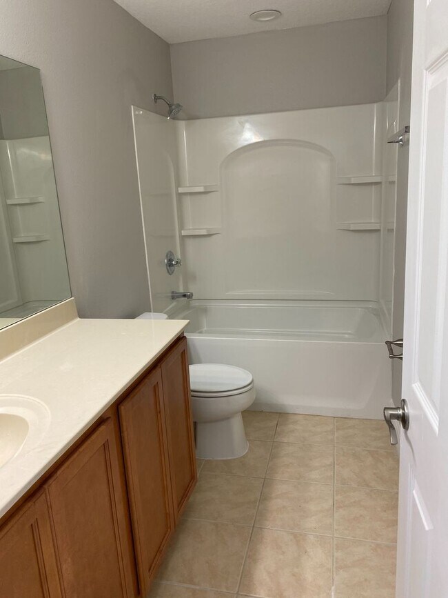 Building Photo - Newly Renovated 2bd/2.5ba in Amber Pointe ...