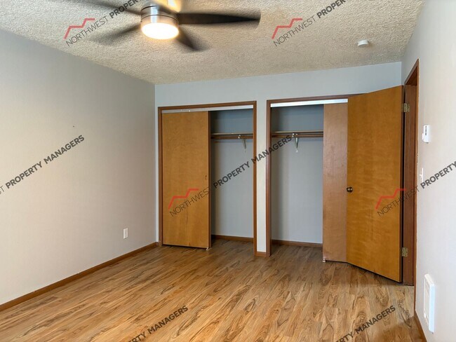 Building Photo - 119-121 Maple St