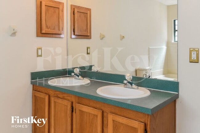 Building Photo - 7613 Fawn Lake Dr S