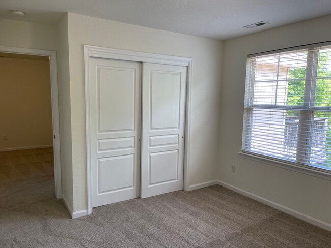 Building Photo - Beautiful Norfolk Waterfront Condo!