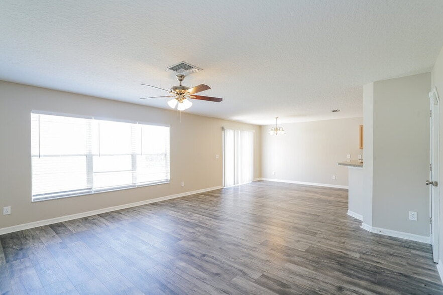 Building Photo - 11025 Golden Silence Dr