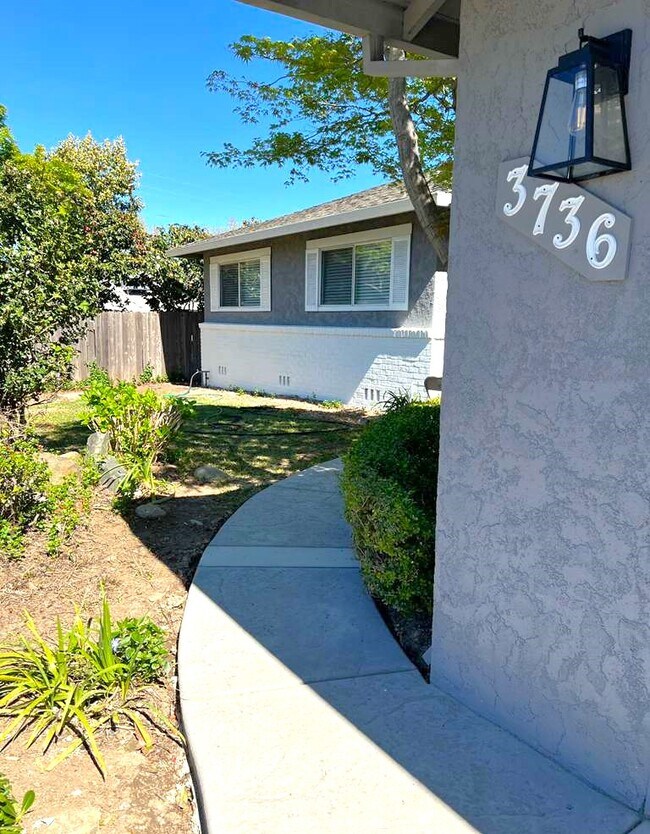 Building Photo - 3736 Orangerie Way