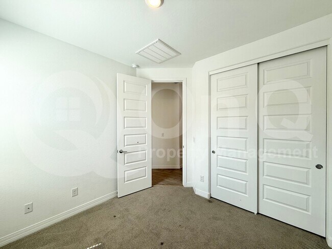 Building Photo - 6908 S 12th Way