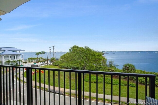 Building Photo - 3736 NE Indian River Dr