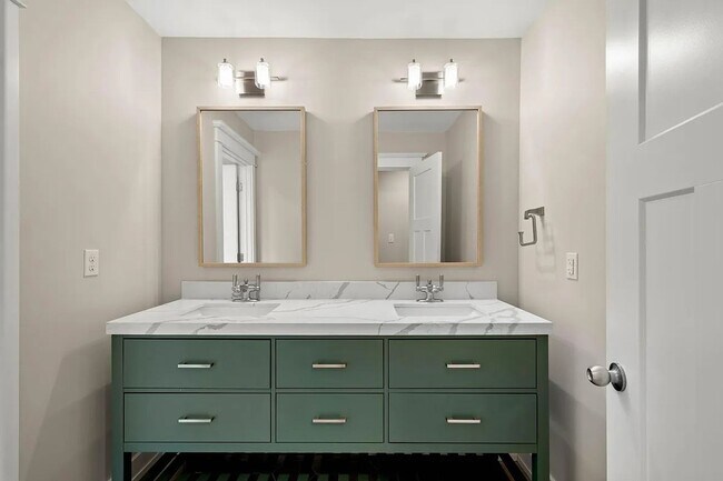 Building Photo - 5 Bed 5 Bath Single Family Home in Edgeworth