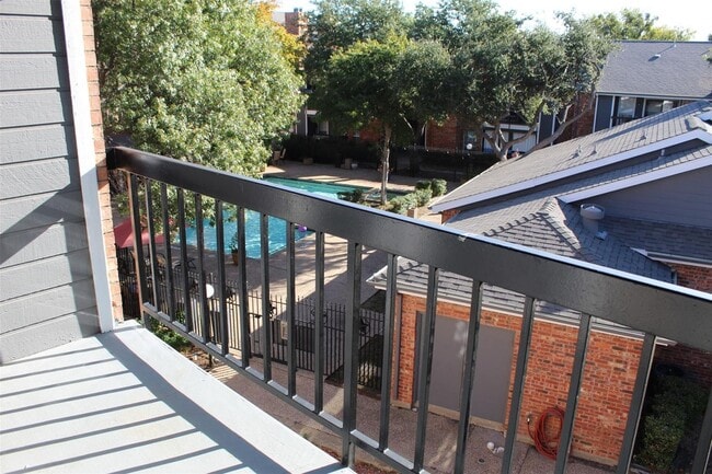 Building Photo - Cozy 2 bedroom Condo in Far North Dallas w...