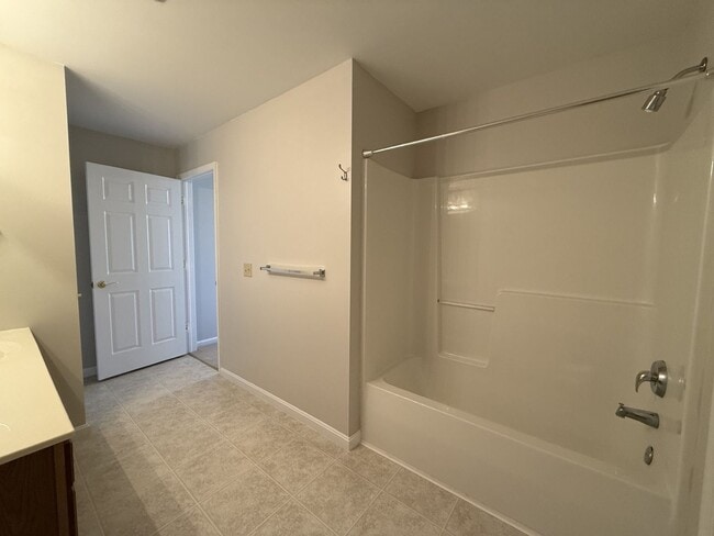 Building Photo - Three Bedroom Condo in Tradition Point