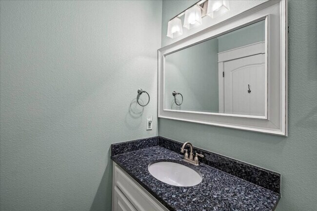 Building Photo - 876 Bowers Ln