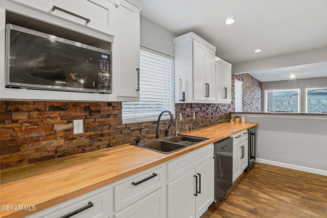 Building Photo - 1732 Russ Randall St