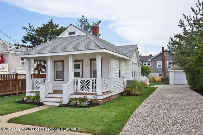 Building Photo - 20 E Goldsborough Ave