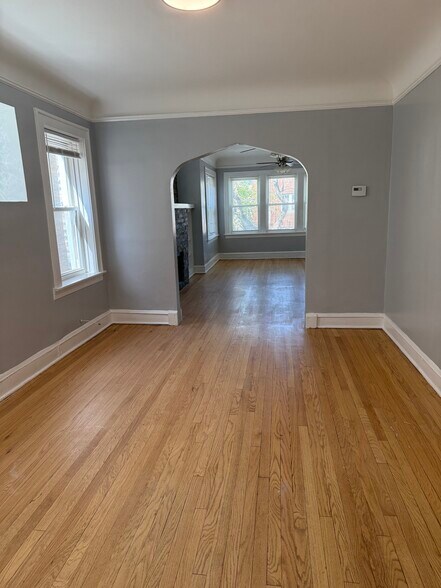 Building Photo - 5639 N Artesian Ave