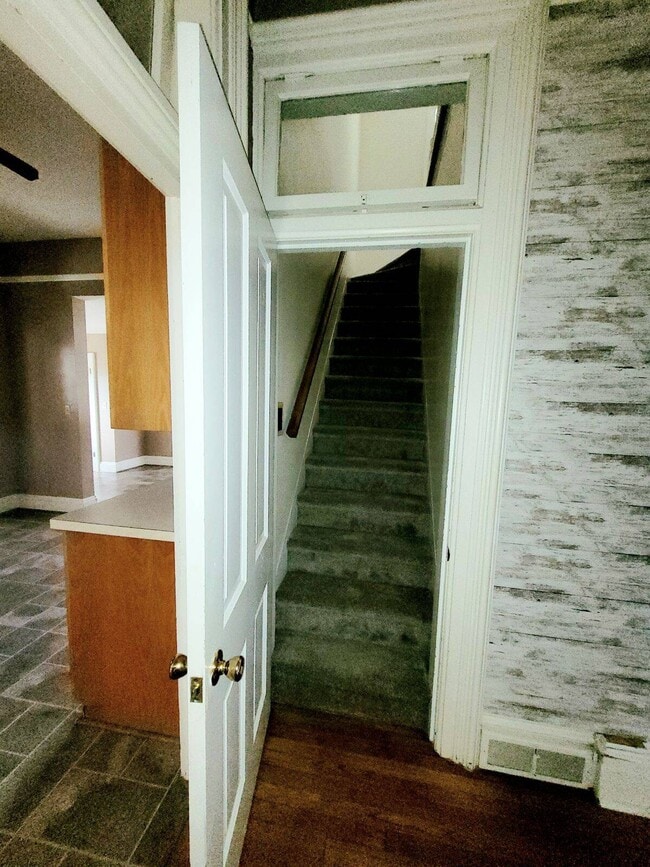 Building Photo - 103 W 1st Ave