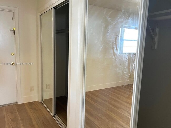 Building Photo - 270 NE 40th St