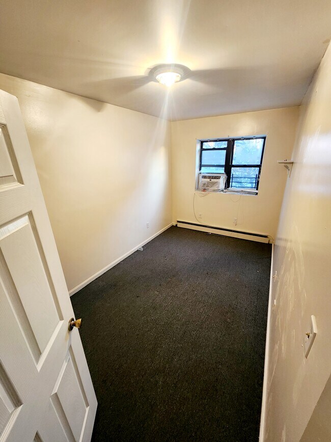 Building Photo - 2402 Dean St